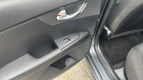 Used 2020 Kia Forte LXS image 17