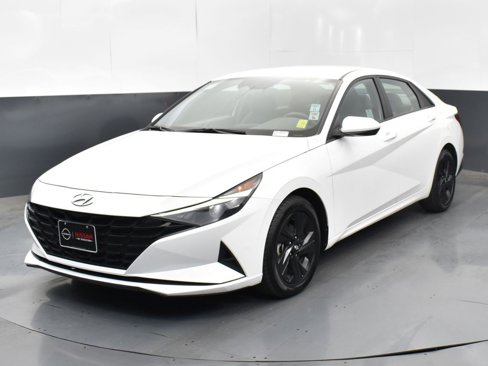 Used 2023 Hyundai Elantra SEL image 3