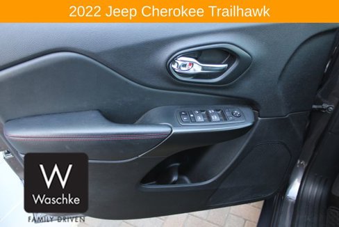 Used 2022 Jeep Cherokee Trailhawk w/ Comfort/Convenience Group image 14