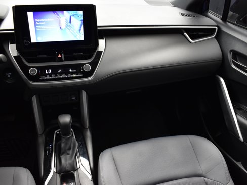 Used 2024 Toyota Corolla Cross SE image 35