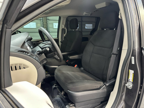 Used 2020 Dodge Grand Caravan SE w/ UConnect Hands-Free Group image 9