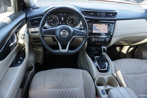 Used 2019 Nissan Rogue SV w/ Premium Package image 18