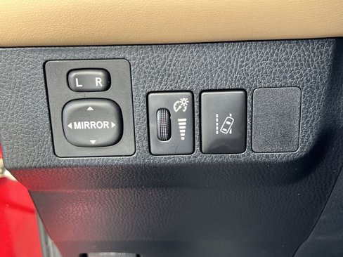Used 2018 Toyota RAV4 XLE image 31