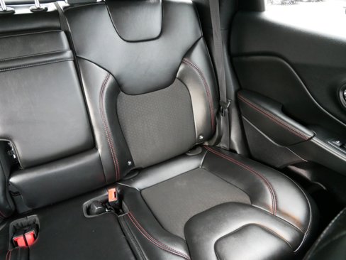 Used 2019 Jeep Cherokee Trailhawk w/ Comfort/Convenience Group image 14