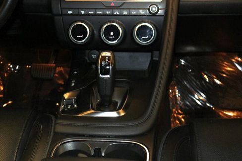 Used 2020 Jaguar E-PACE SE image 31