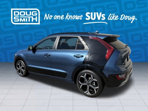 Used 2023 Kia Niro SX Touring image 2