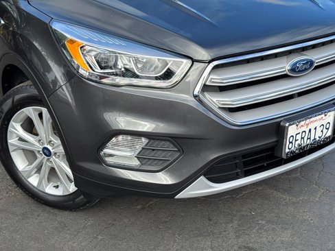 Used 2018 Ford Escape SEL image 3
