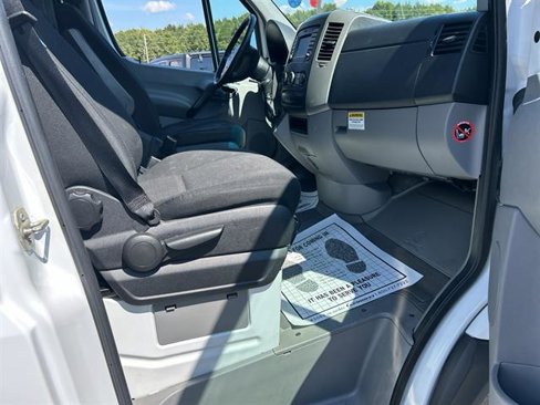 Used 2014 Freightliner Sprinter 2500 image 15