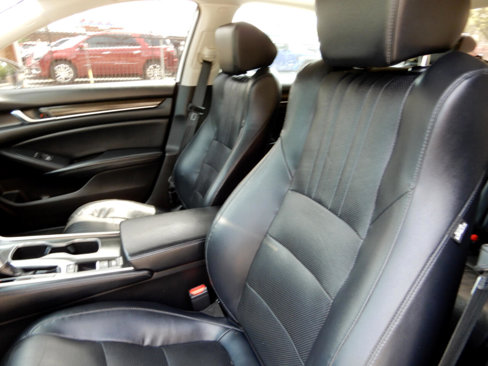 Used 2018 Honda Accord Touring image 13
