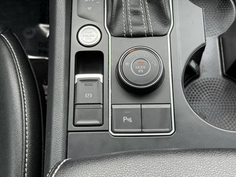 Used 2021 Volkswagen Atlas SE image 33