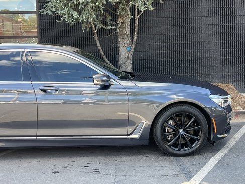 Used 2017 BMW 740e xDrive image 21