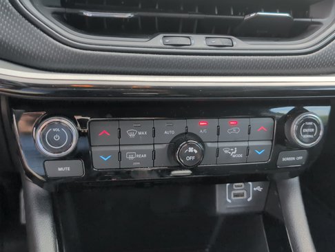 Used 2024 Jeep Compass Trailhawk image 17