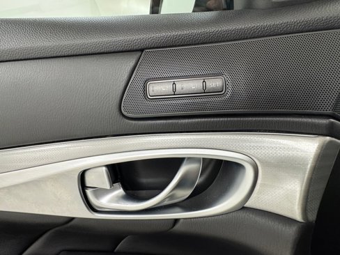 Used 2019 INFINITI Q70 Luxe image 32
