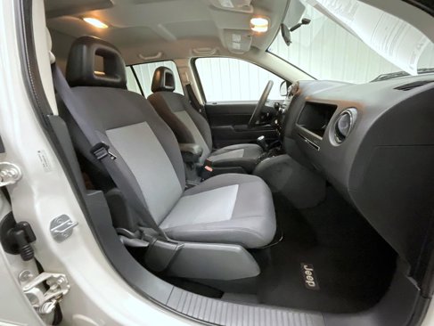 Used 2009 Jeep Compass Sport image 15