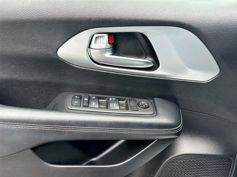 Used 2021 Chrysler Pacifica Touring w/ S Appearance Package image 20