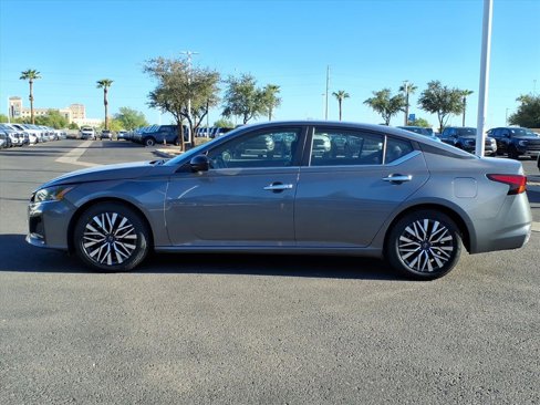 Used 2024 Nissan Altima 2.5 SV image 2