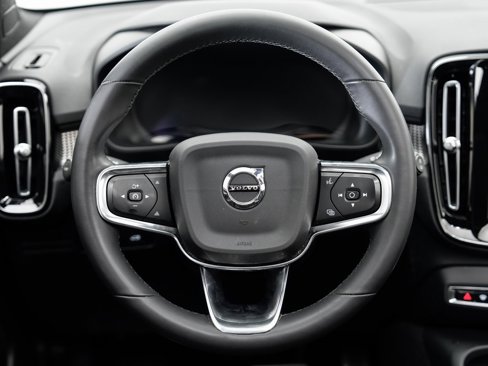 Used 2022 Volvo XC40 P8 Recharge Plus image 12