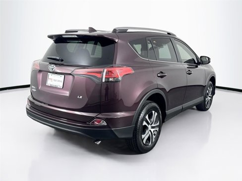 Used 2018 Toyota RAV4 LE image 7