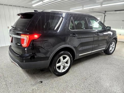 Used 2016 Ford Explorer XLT w/ Equipment Group 202A image 2