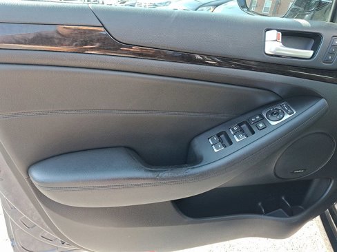 Used 2015 Kia Cadenza Premium w/ Technology Package image 12