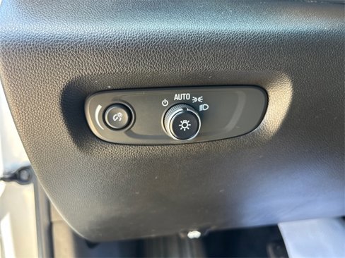 Used 2022 Chevrolet Traverse LS image 14