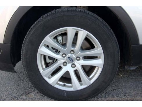 Used 2019 Ford Explorer XLT w/ Class III Trailer Tow Package image 11
