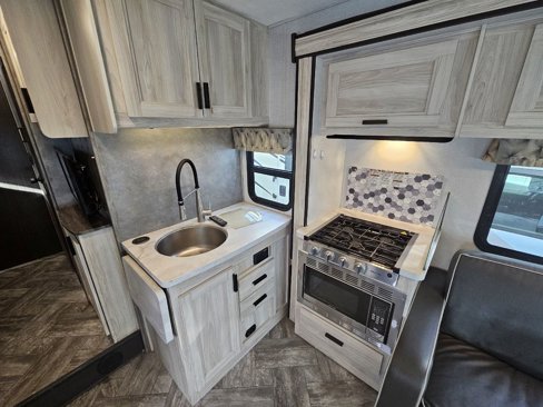 Used 2022 Ford E-450 and Econoline 450 Super Duty w/ Motorhome Prep Package image 18