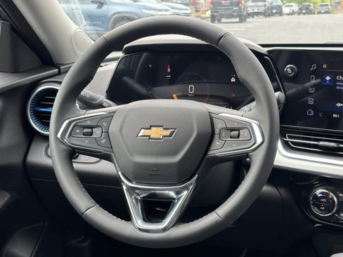 New 2025 Chevrolet Trax LT w/ Sunroof Package image 8