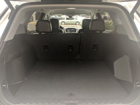 Used 2024 GMC Terrain SLT image 30