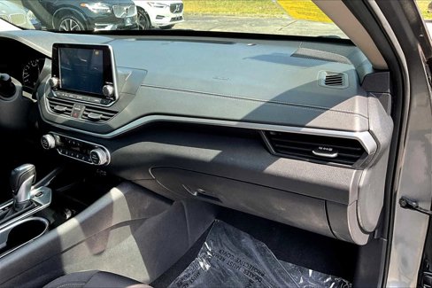 Used 2020 Nissan Altima 2.5 SV image 17