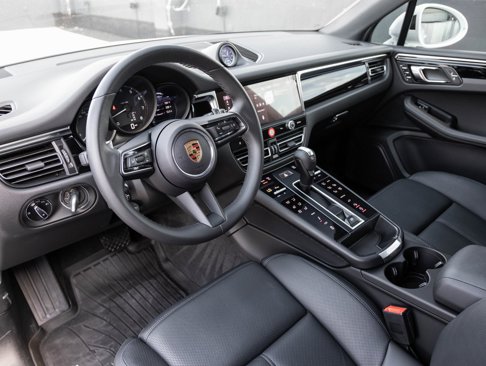 Used 2024 Porsche Macan image 4