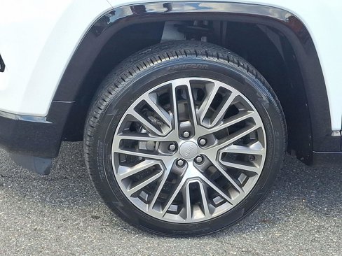 Certified 2022 Jeep Compass Limited w/ Elite Group image 8