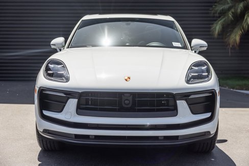 Certified 2025 Porsche Macan image 7