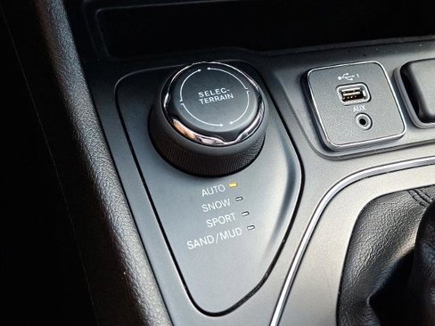 Used 2019 Jeep Cherokee Latitude w/ Popular Appearance Group image 22