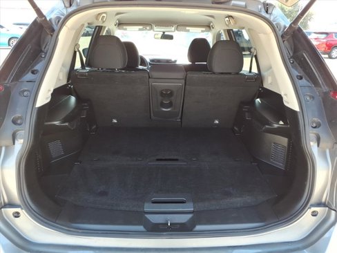 Used 2018 Nissan Rogue SV image 14