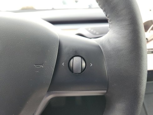 Used 2020 Tesla Model Y Long Range image 35