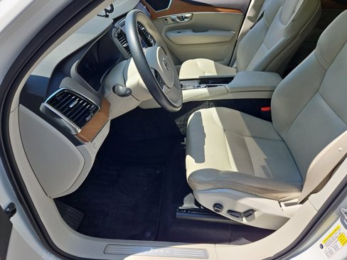 Used 2021 Volvo XC90 T6 Momentum image 18