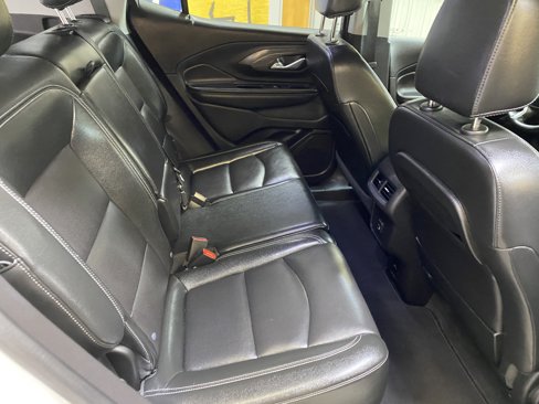 Used 2024 GMC Terrain SLT image 28