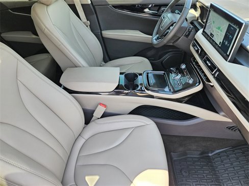 Certified 2022 Lincoln Nautilus FWD w/ Premium Package image 14