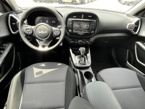 Used 2023 Kia Soul LX w/ LX Technology Package image 12