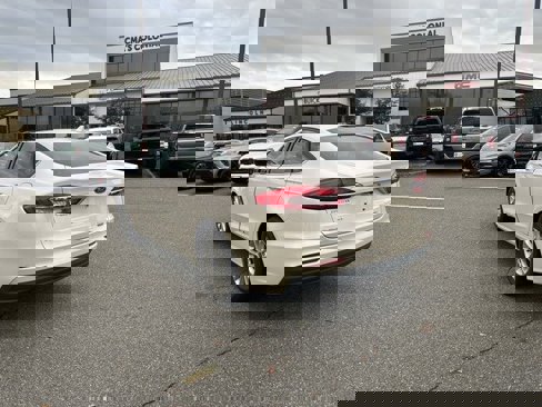 Used 2020 Ford Fusion SEL image 3
