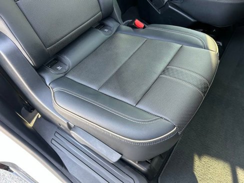 Used 2024 Chevrolet Traverse RS image 34