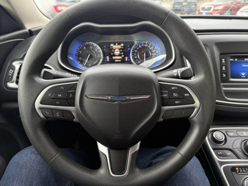 Used 2015 Chrysler 200 Limited image 19