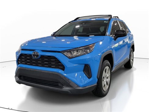 Used 2020 Toyota RAV4 LE image 2
