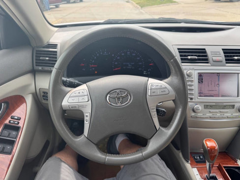 Used 2011 Toyota Camry XLE image 17