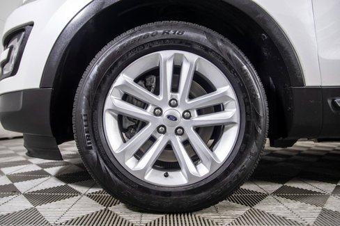 Used 2016 Ford Explorer XLT image 42