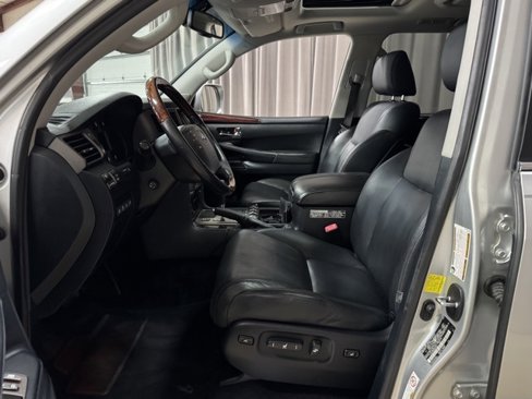 Used 2011 Lexus LX 570 4WD image 28