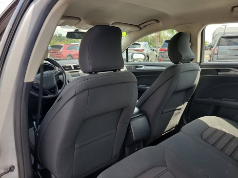 Used 2018 Ford Fusion SE image 11