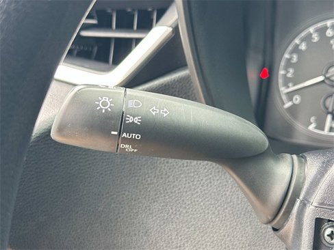 Used 2022 Toyota Corolla LE image 9