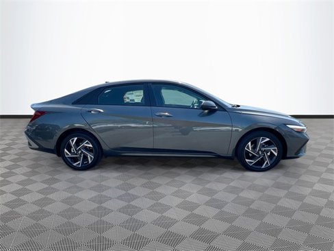 New 2025 Hyundai Elantra SEL image 8